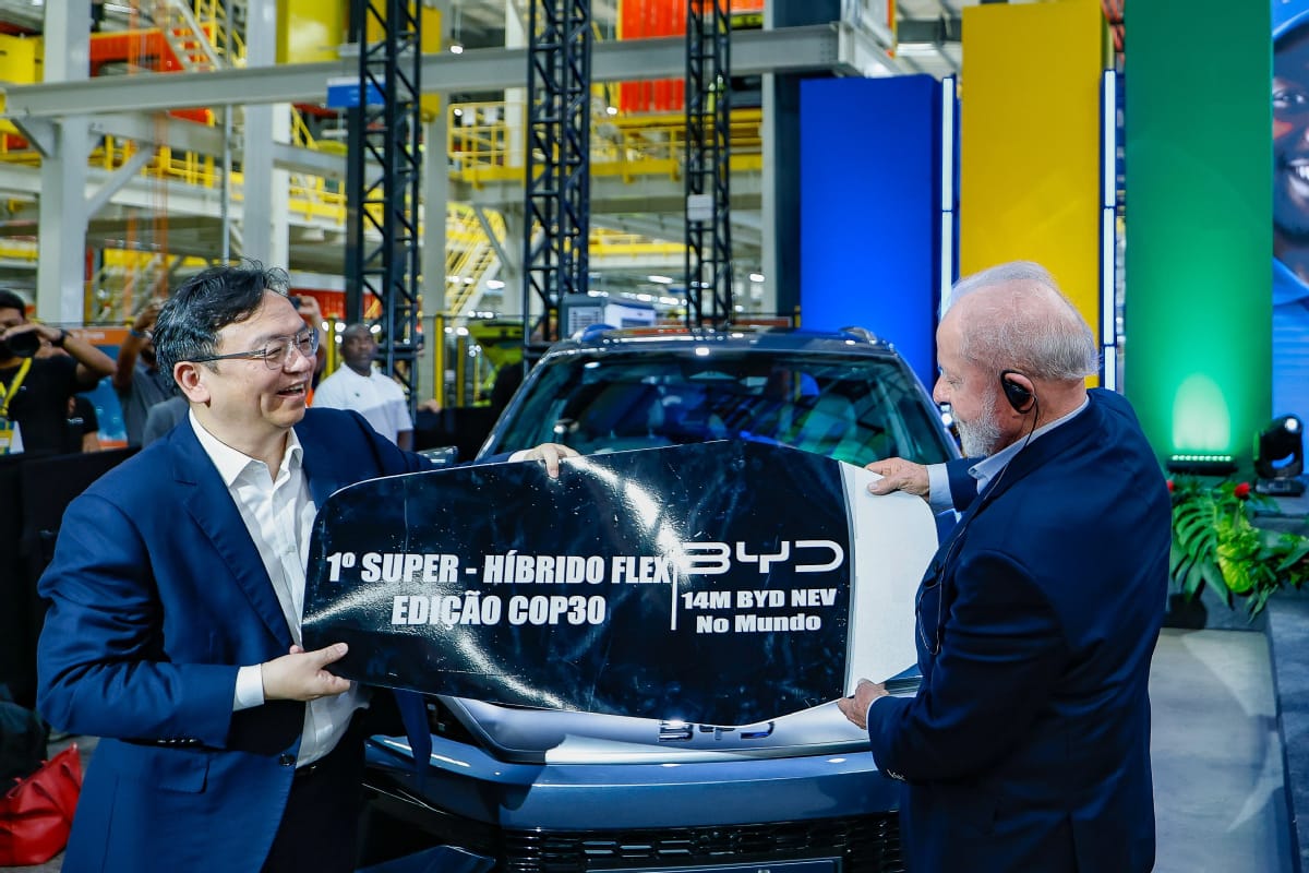 BYD CEO Wang Chuanfu with Brazilian President Lula