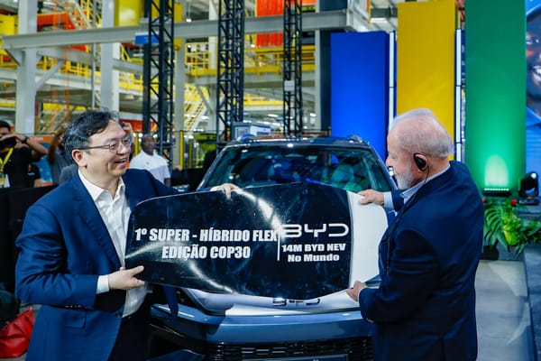 BYD CEO Wang Chuanfu with Brazilian President Lula